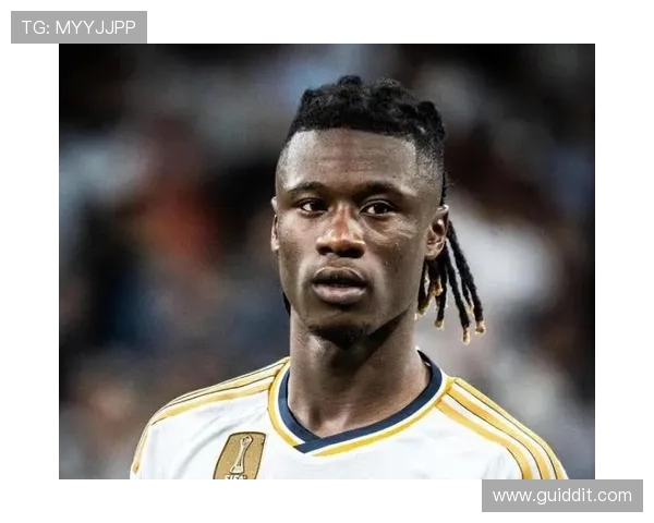 卡马文加客串左后卫的战术价值分析