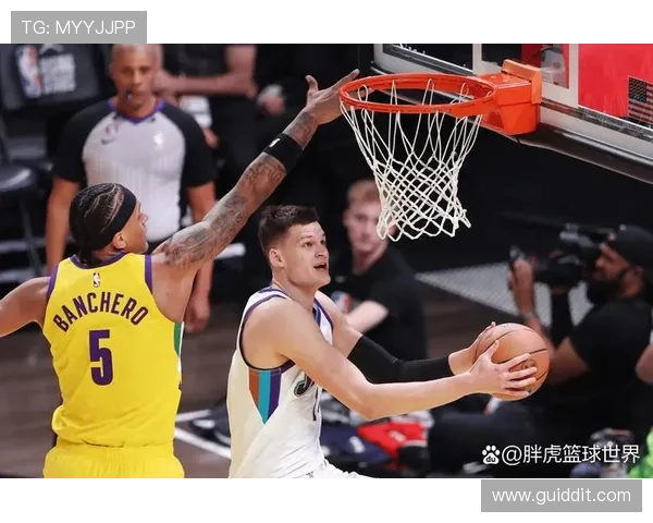 沃克·凯斯勒靠换防封盖改变对手篮下得分